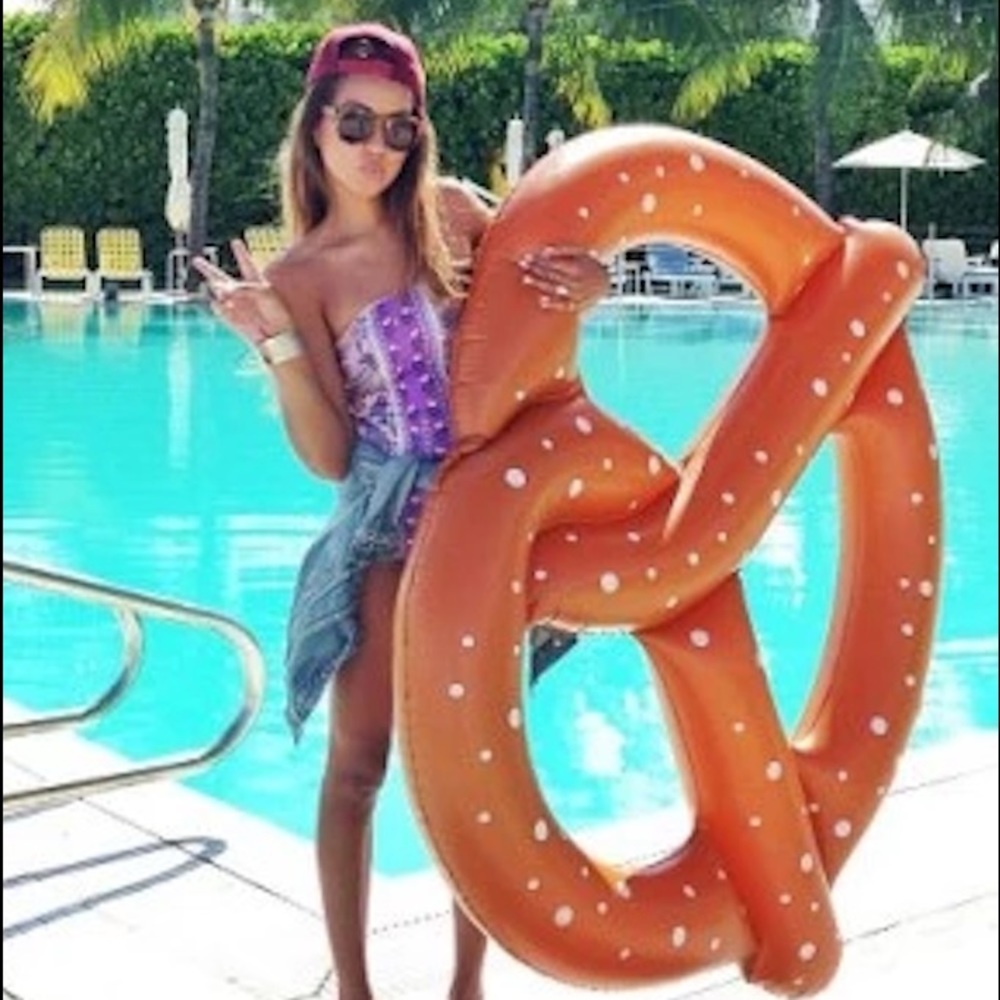 COPY - Pretzel Pool Float - Picture 2 of 3